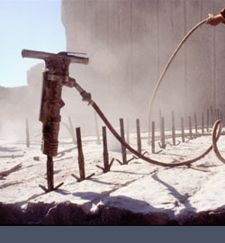 1986 - quarry during construction, splitting large elements with steel wedges